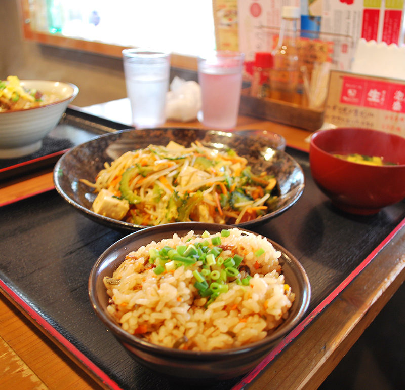 亀膳食堂（沖縄麺）