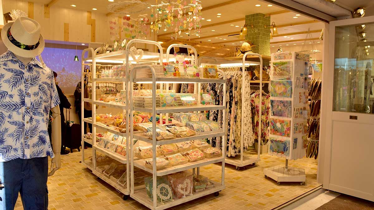 Splash Okinawa Mihama Market デポアイランド